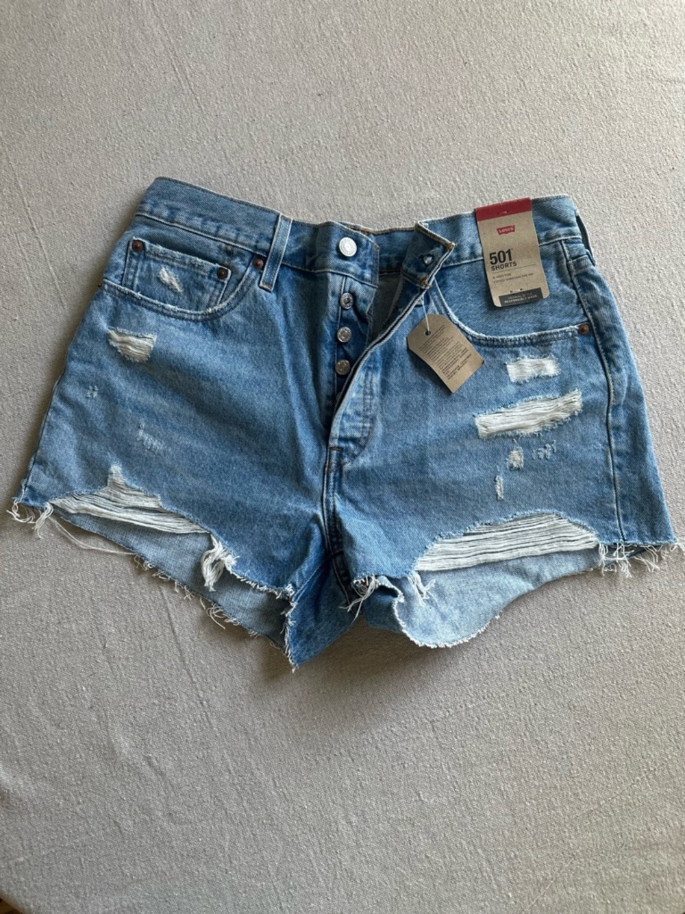 Levi’s 501 Distressed Denim Shorts NWT Button Fly Light Wash High Rise Cutoff 31